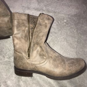 Ankle boots